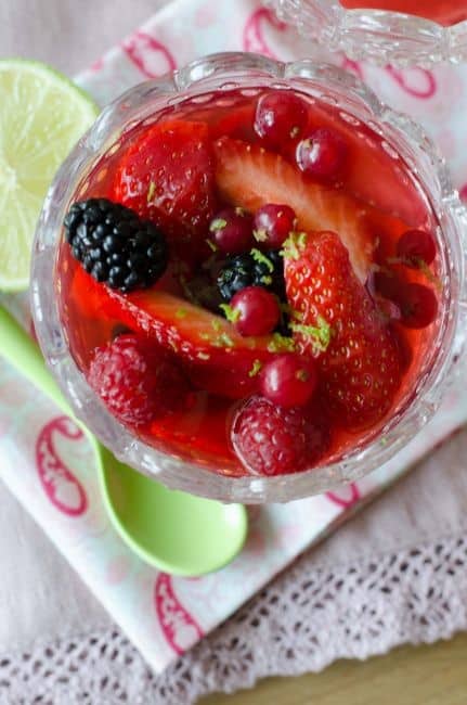 Salade de fruits rouges au vin rosé & au citron vert