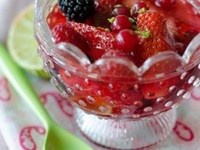 Salade de fruits rouges au vin rosé & au citron vert