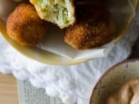 Crab cakes & sauce cocktail épicée