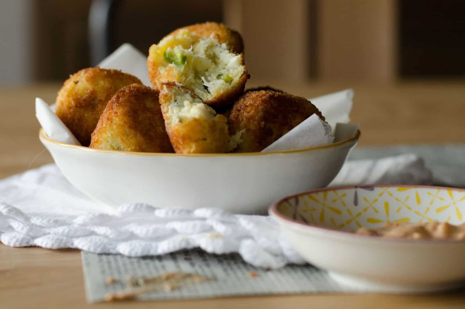 Crab cakes & sauce cocktail épicée