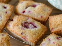 Financiers aux framboises & groseilles