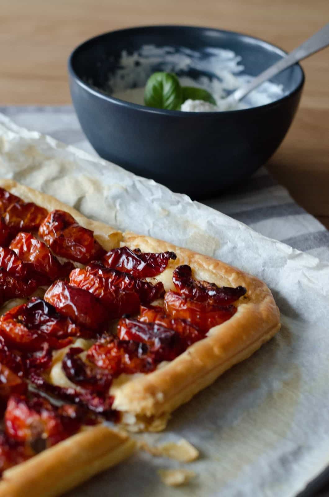 Tarte aux tomates confites & ricotta au basilic