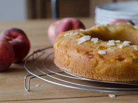Gâteau renversé aux pêches & aux amandes