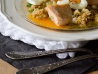 Salade de lentilles corail, saumon & oeuf mollet