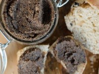 Pain aux olives et tomates séchées & tapenade