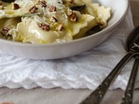 Ravioles à la courge, noix de pécan & sauge