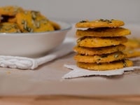 Biscuits apéro à la mimolette & aux graines de courge