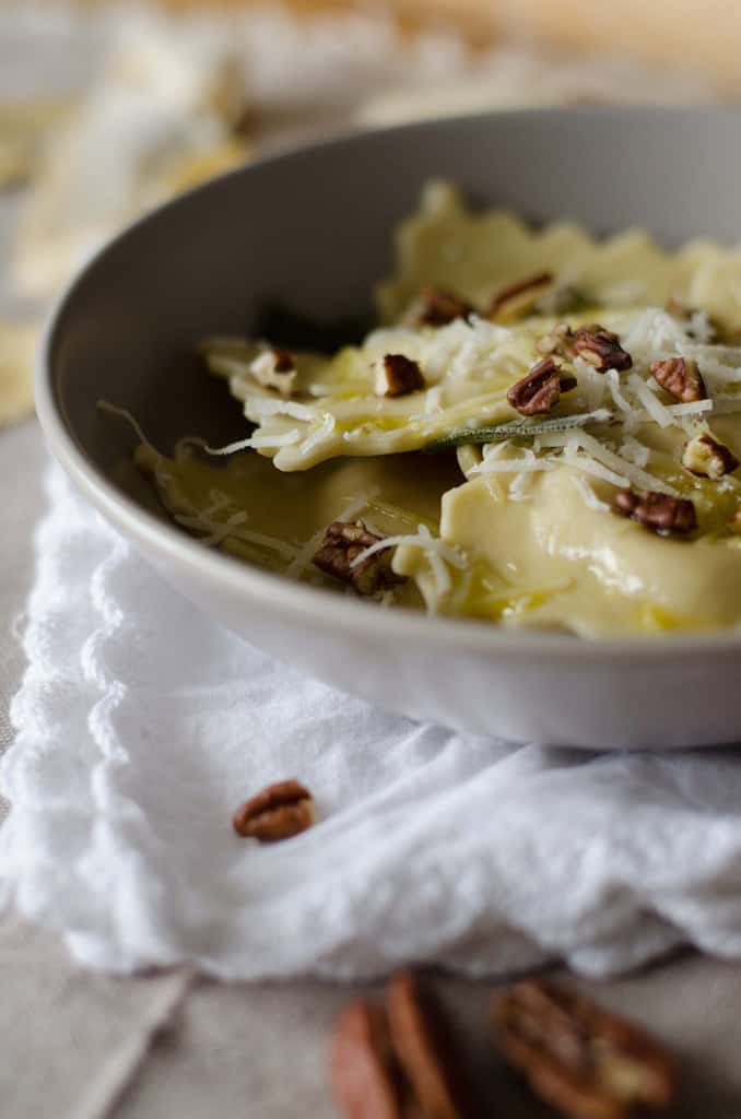 Ravioles à la courge, noix de pécan & sauge