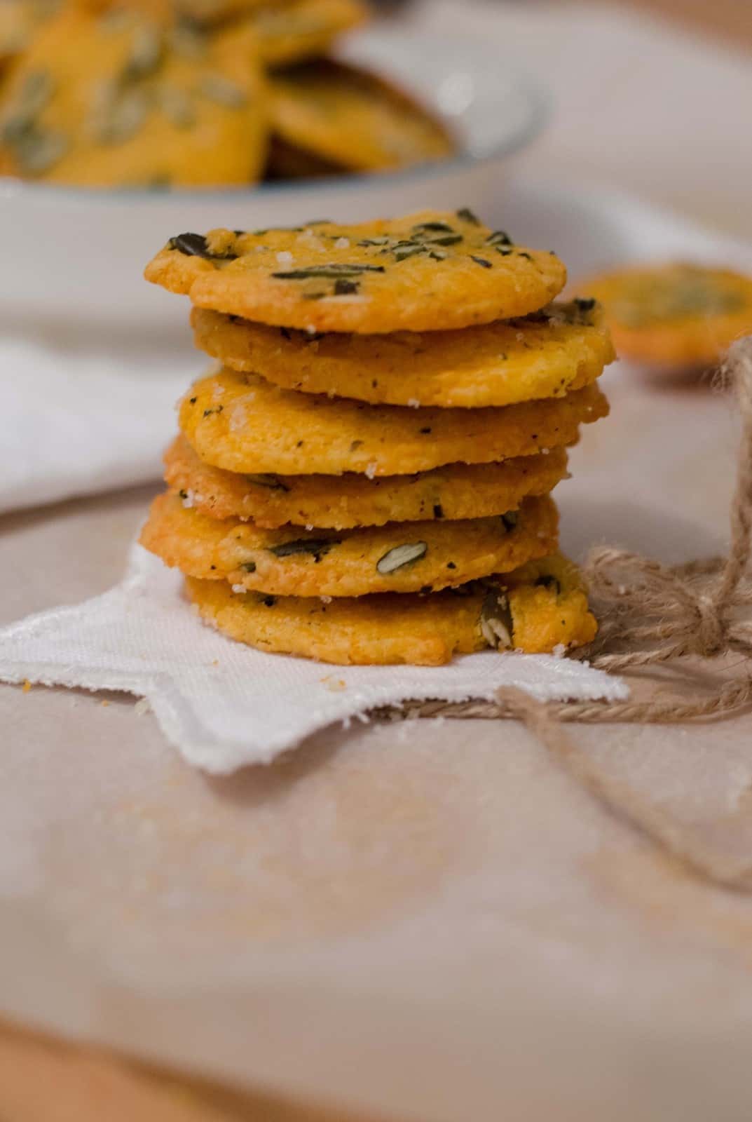 Biscuits apéro à la mimolette & aux graines de courge