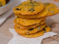 Biscuits apéro à la mimolette & aux graines de courge