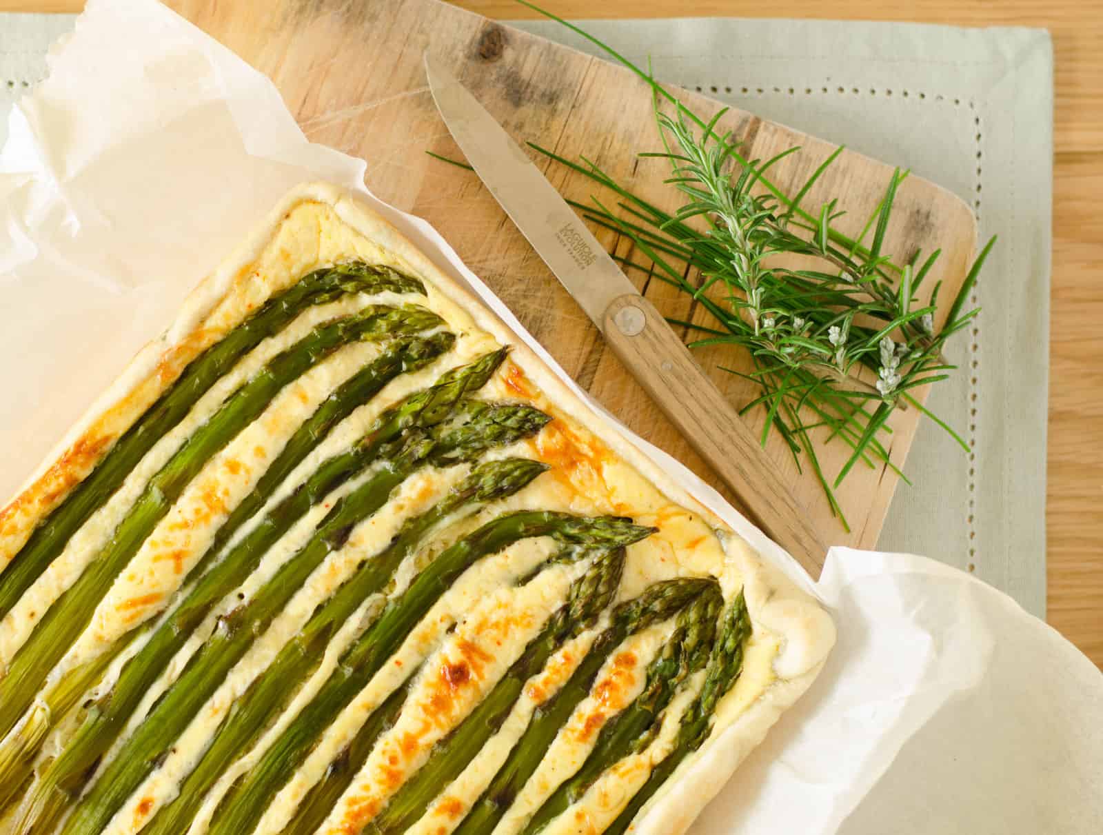 Tarte aux asperges vertes et à la ricotta