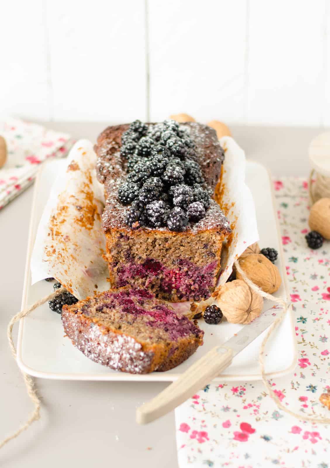 Cake aux mûres et aux noix