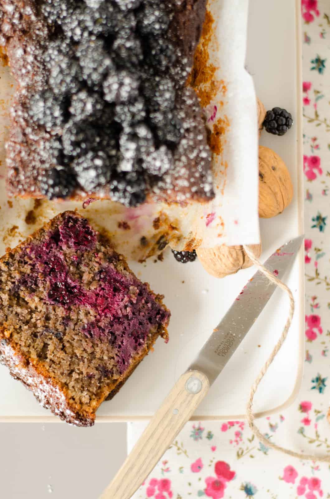 Cake aux mûres et aux noix