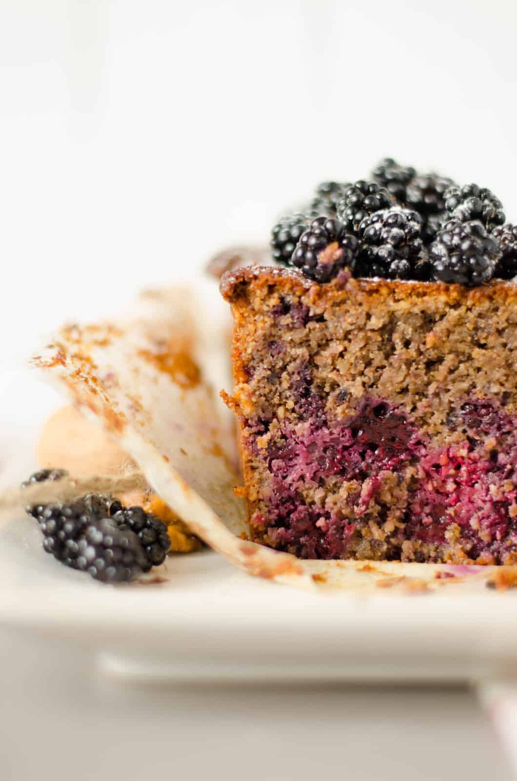 Cake aux mûres et aux noix