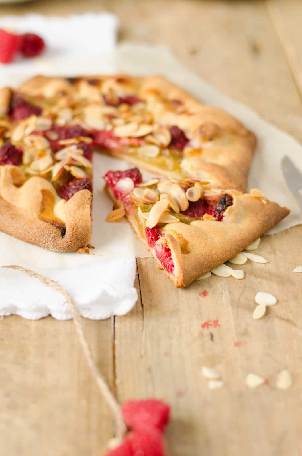 Tarte rustique rhubarbe & framboises