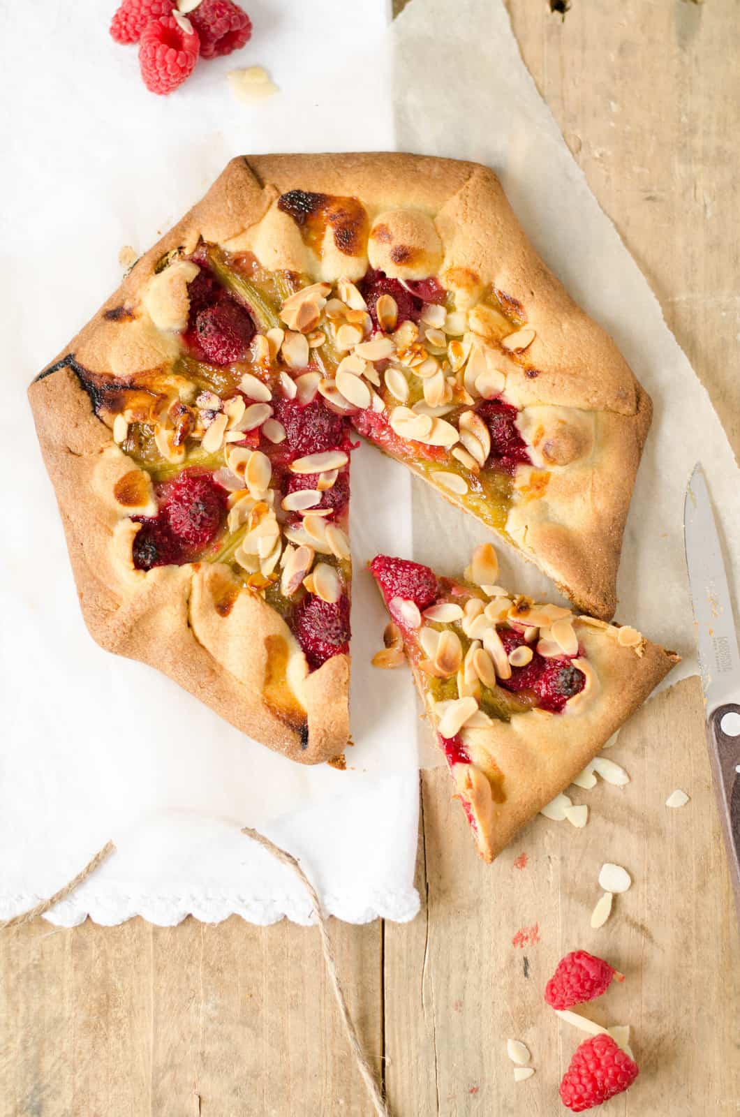 Tarte rustique rhubarbe & framboises
