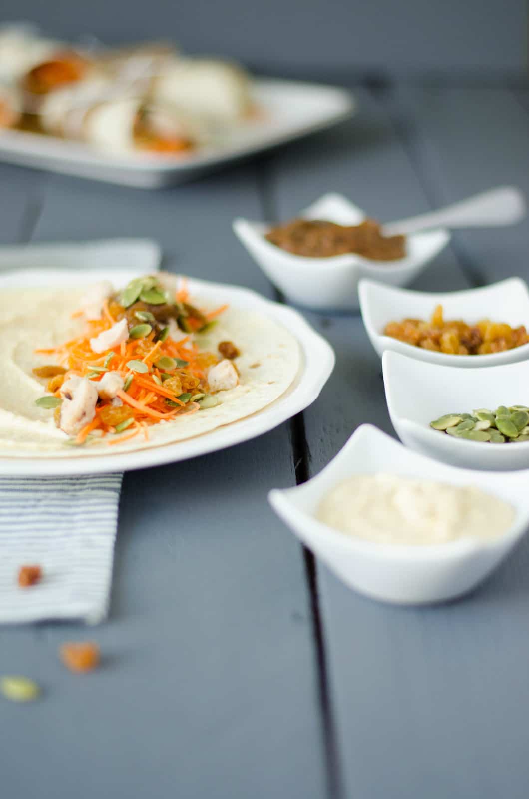 Wraps houmous, carottes, poulet {et plein d'autres choses dedans!}