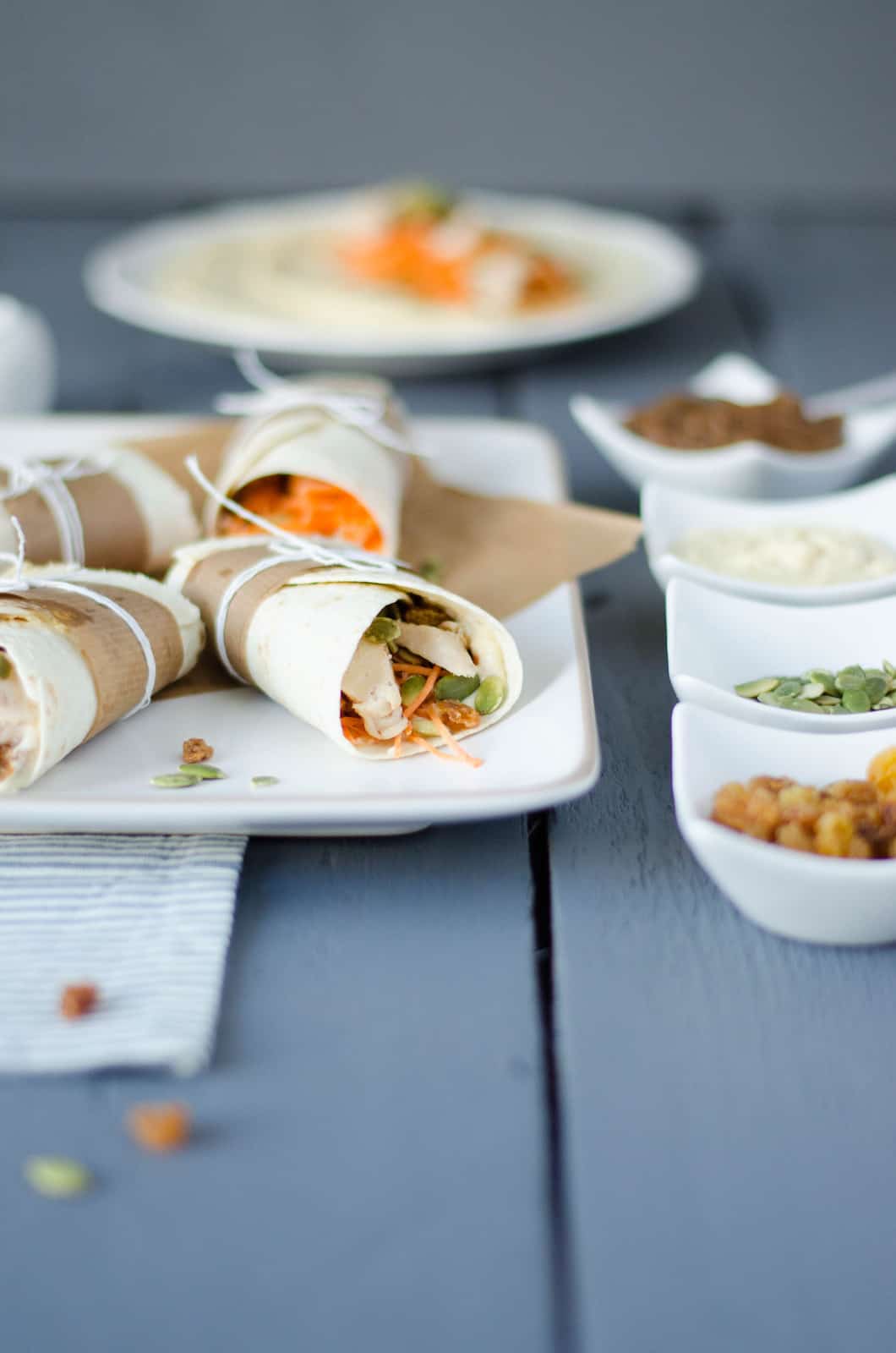 Wraps houmous, carottes, poulet {et plein d'autres choses dedans!}