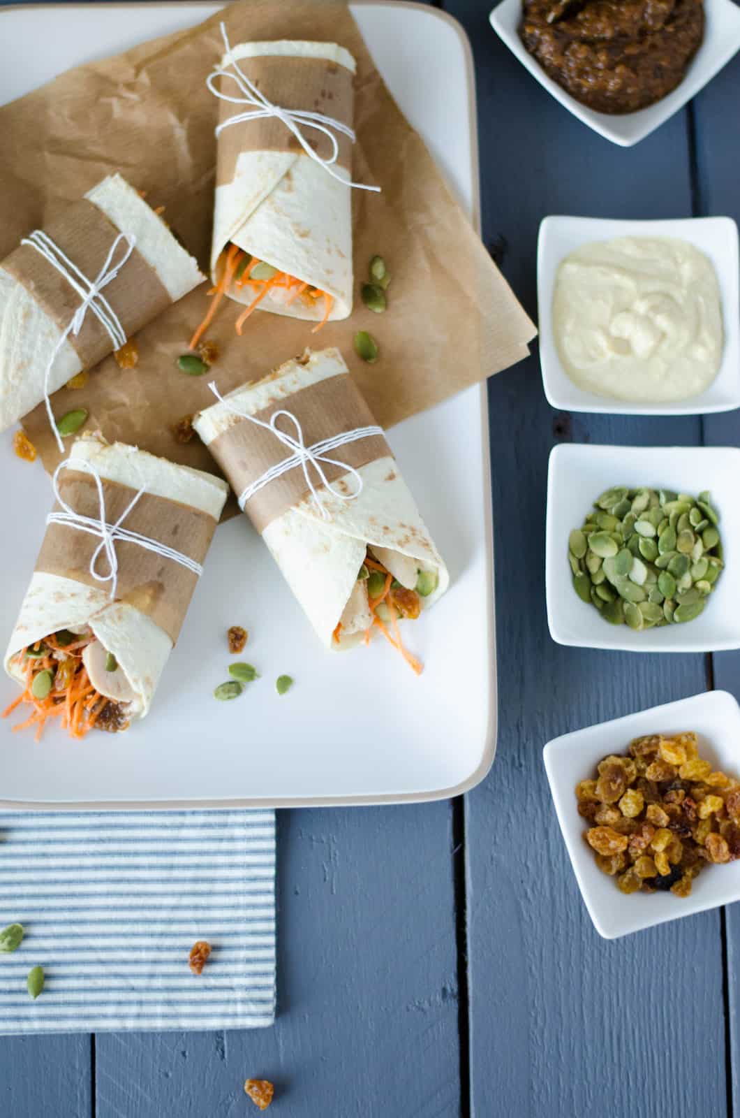 Wraps houmous, carottes, poulet {et plein d'autres choses dedans!}