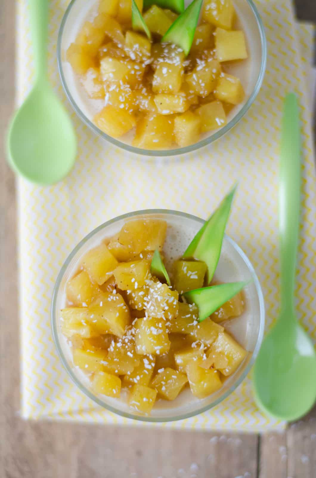 Panna cotta à la noix de coco & ananas caramélisé
