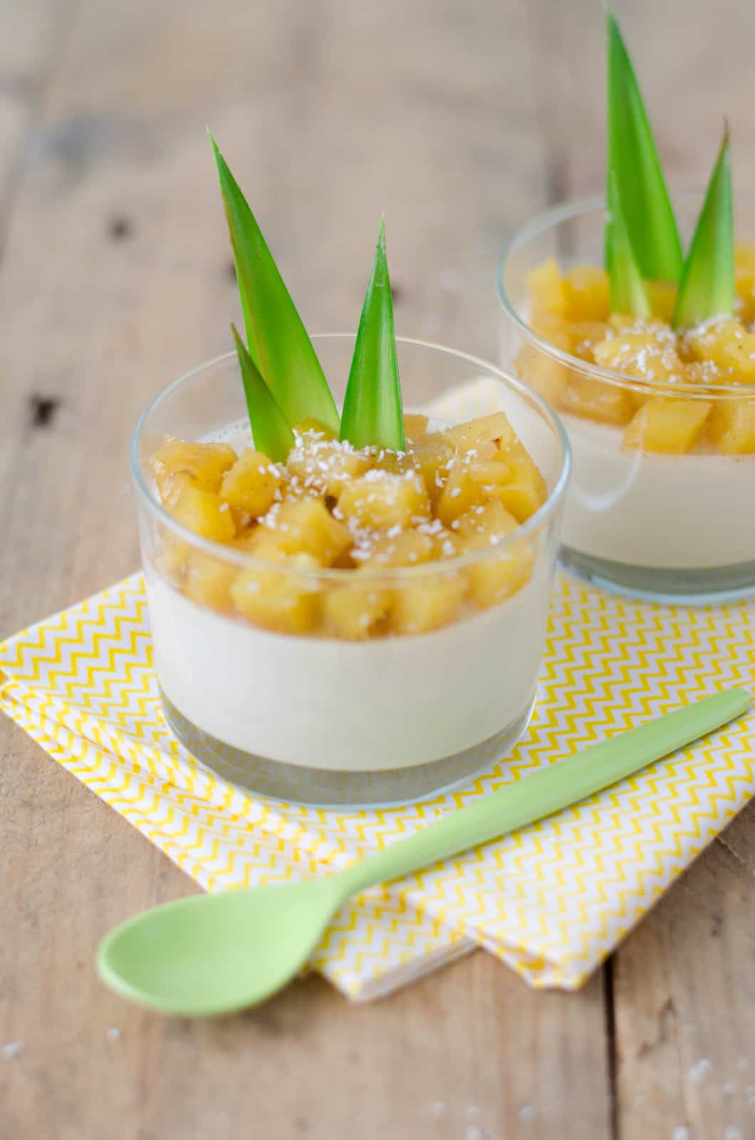 Panna cotta à la noix de coco & ananas caramélisé