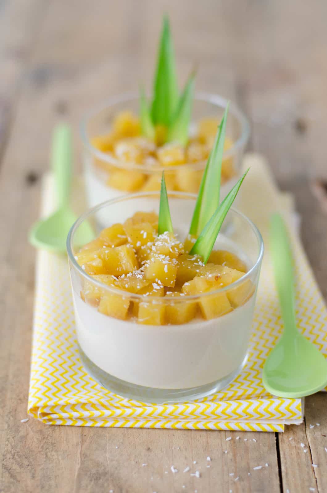 Panna cotta à la noix de coco & ananas caramélisé