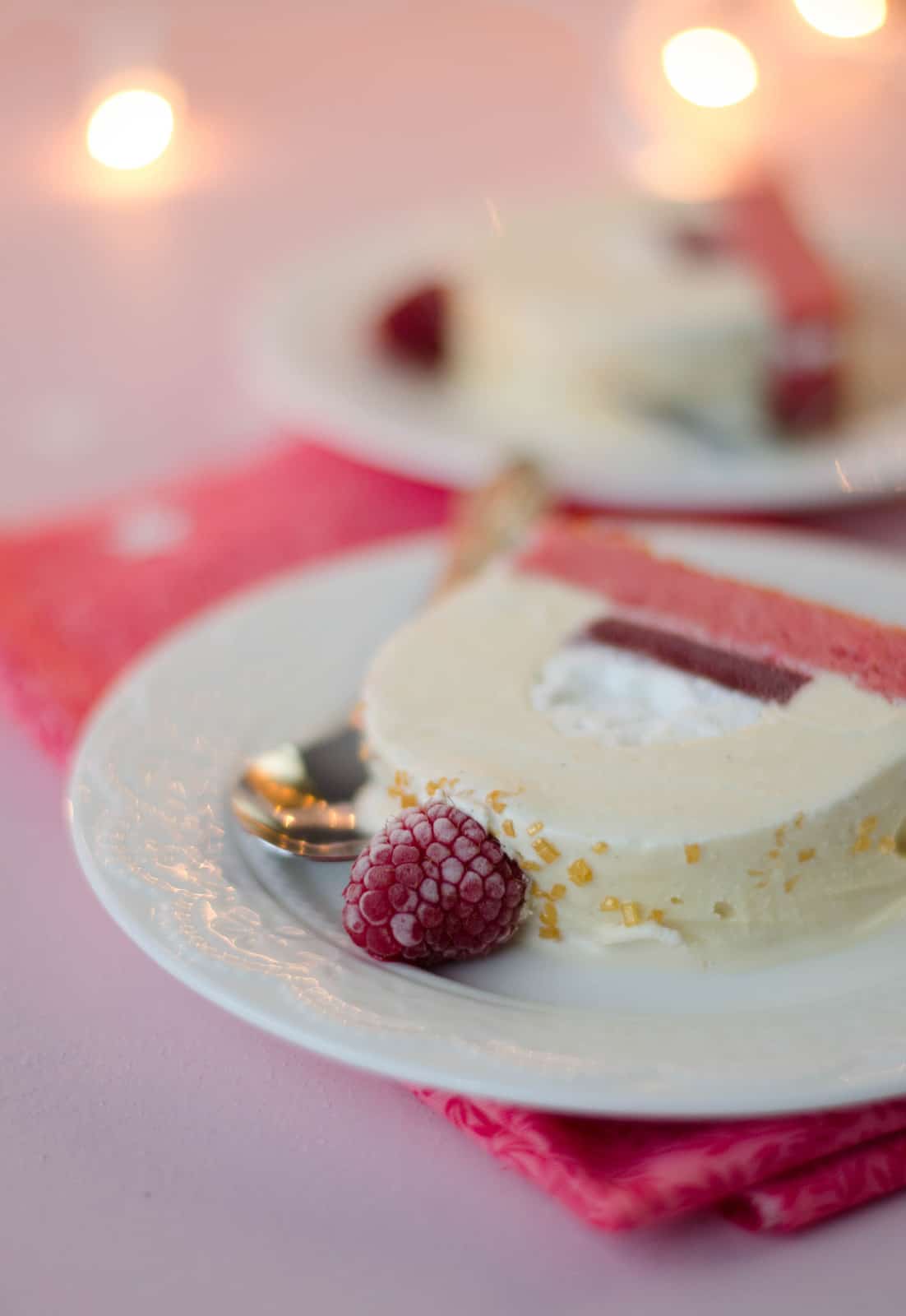 Bûche rose au Marc de Champagne & à la framboise