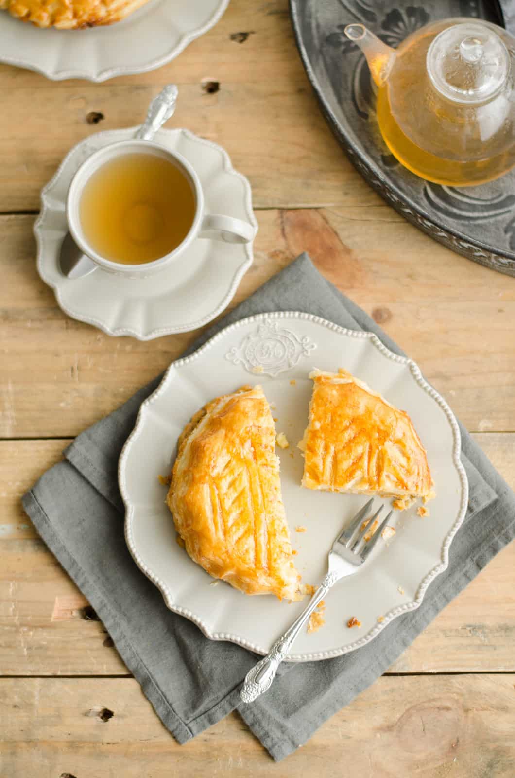 Galette des rois à la frangipane, aux poires & au caramel