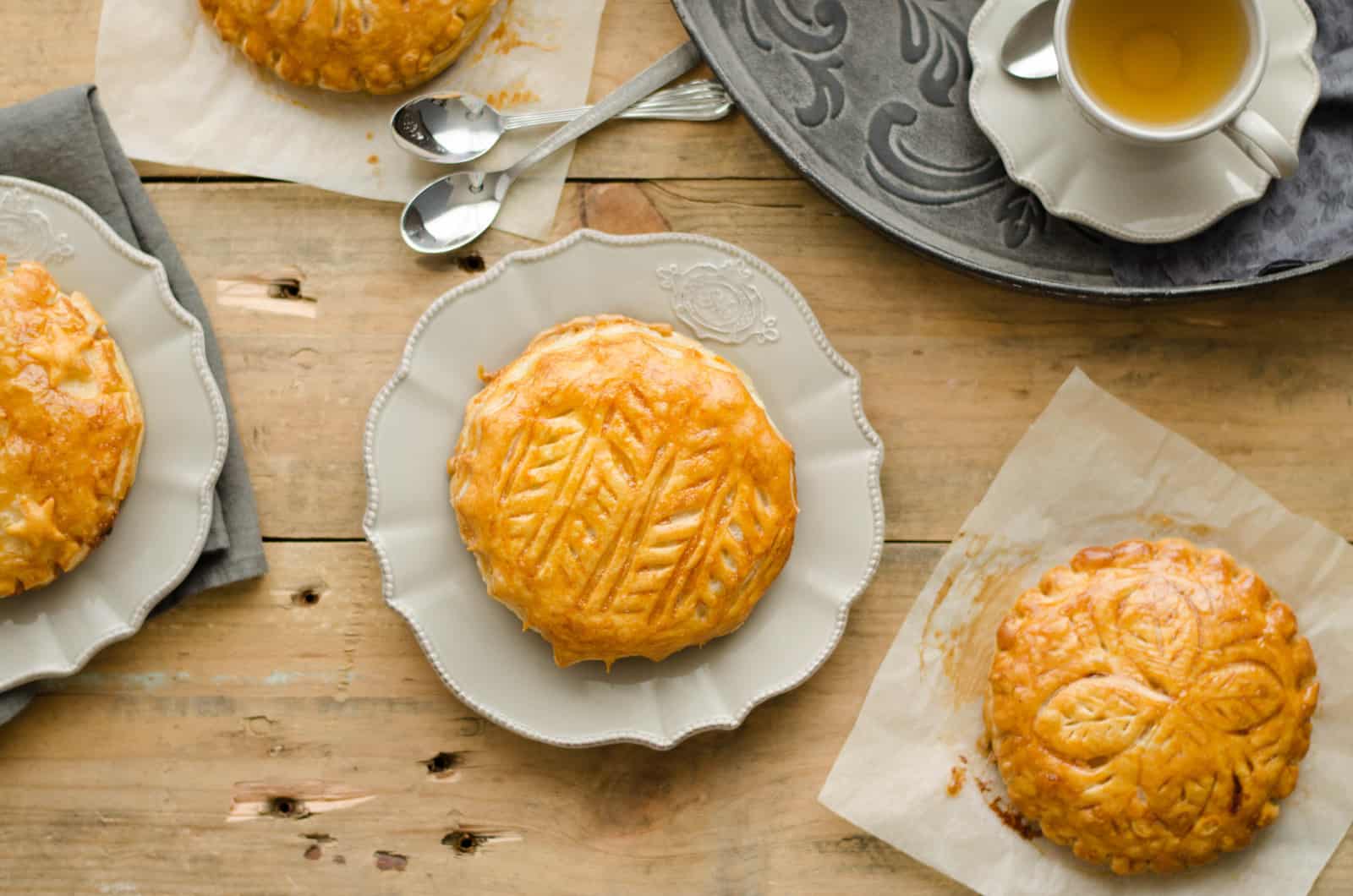 Galette des rois à la frangipane, aux poires & au caramel