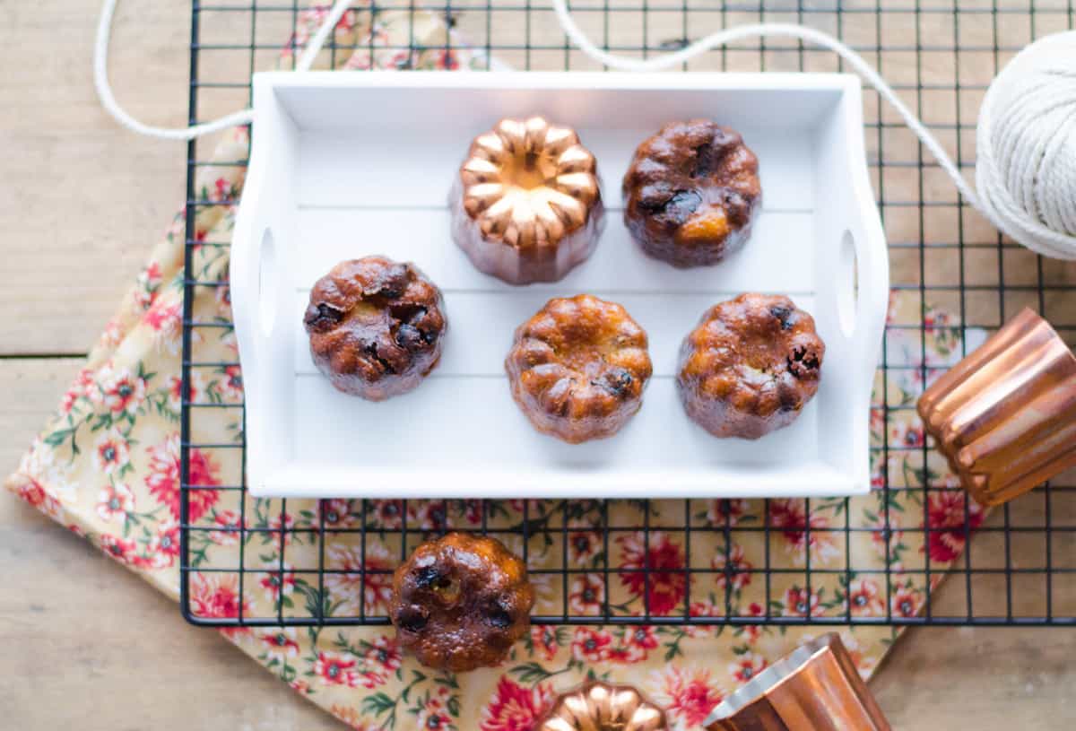 Cannelés rhum-raisins