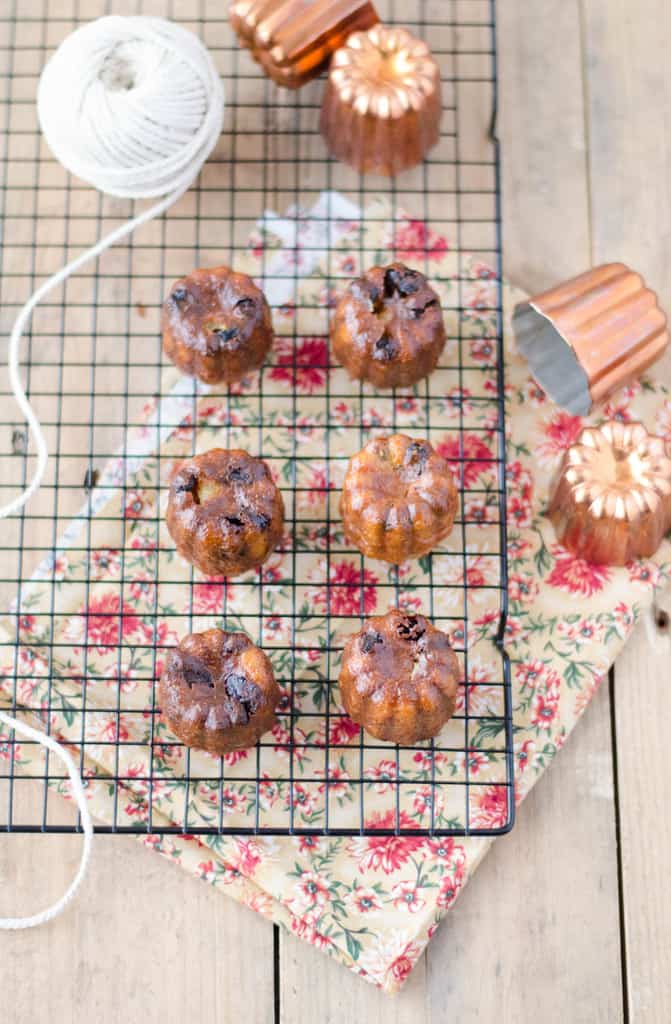 Cannelés rhum-raisins