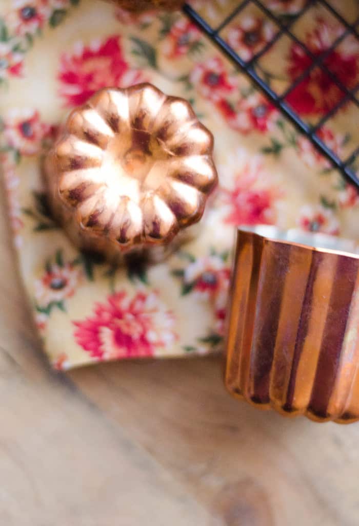 Cannelés rhum-raisins