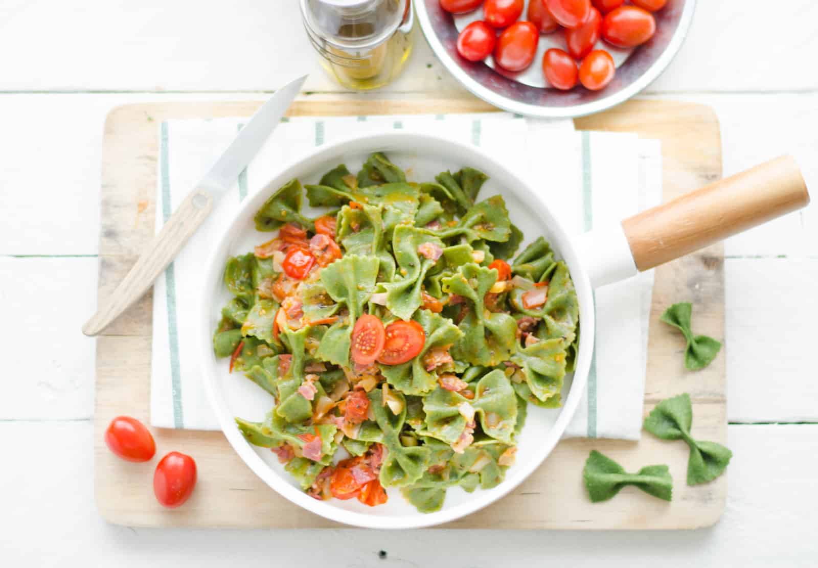 Farfalle verde all'amatriciana