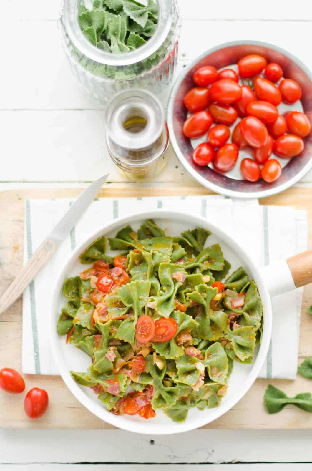 Farfalle verde all'amatriciana