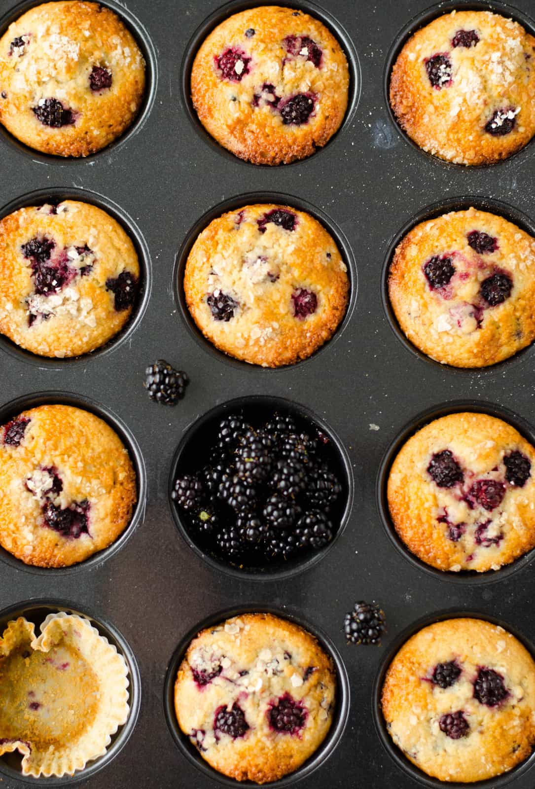 Muffins mûre-amande-flocons d'avoine