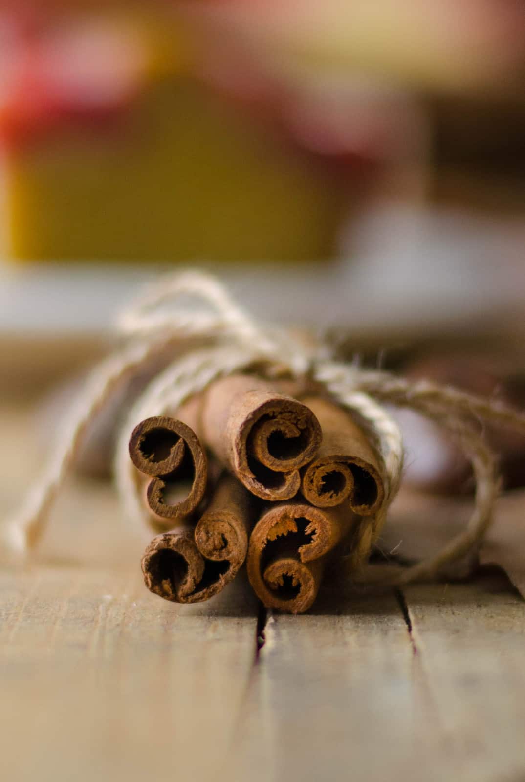 Gâteau renversé aux prunes rouges & aux épices