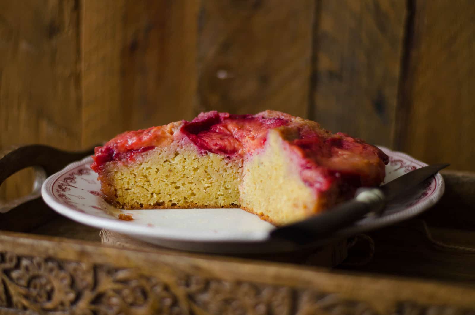 Gâteau renversé aux prunes rouges & aux épices