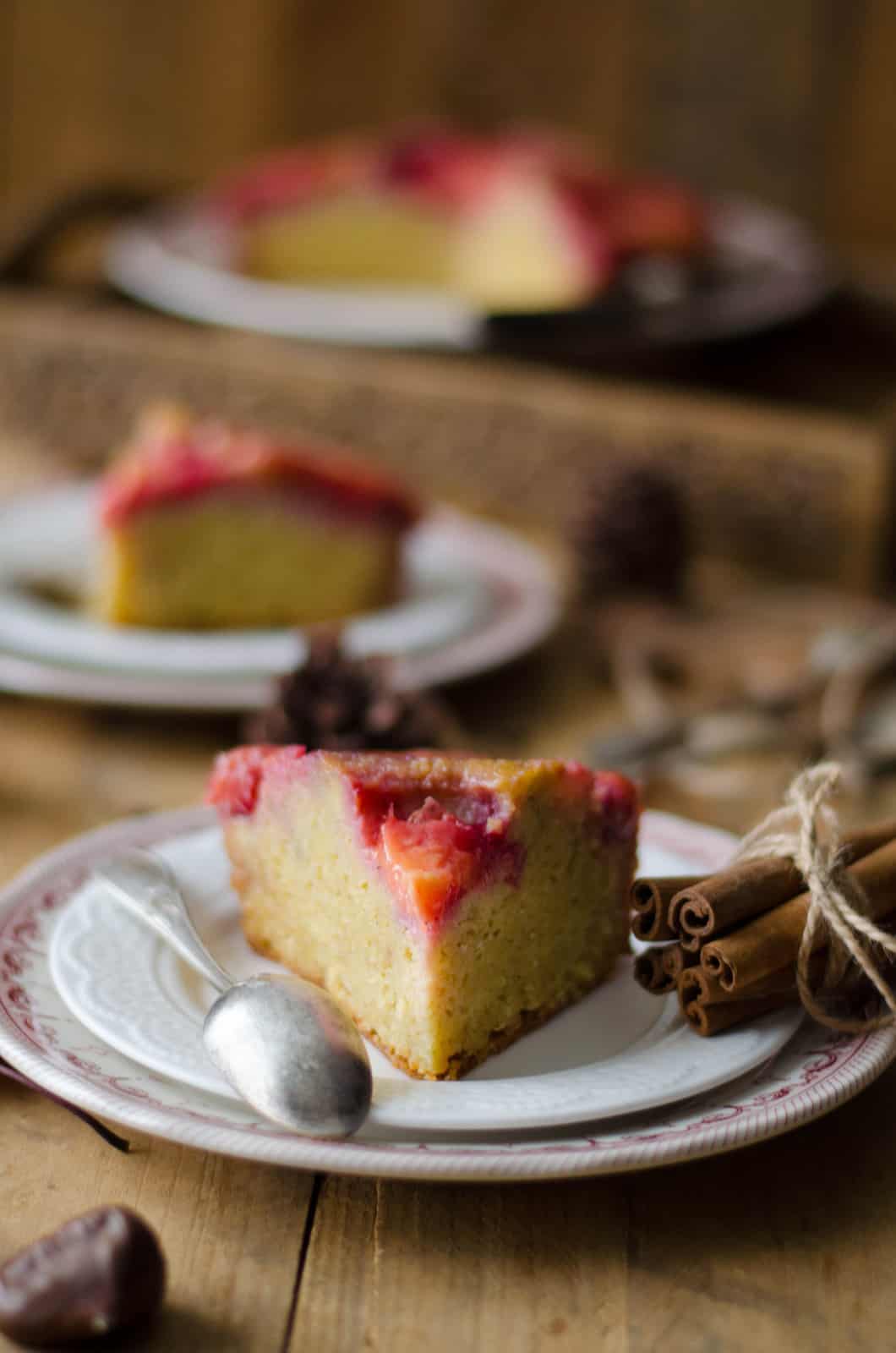 Gâteau renversé aux prunes rouges & aux épices