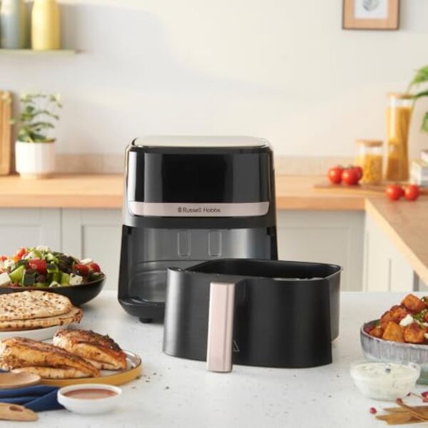 Découvrez notre test complet de la friteuse sans huile Russell Hobbs Rapid Air 4, 3L : performance, efficacité et conseils d'utilisation pour des repas sains et savoureux.