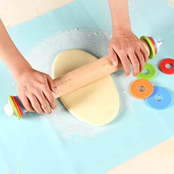Découvrez notre test complet du rouleau à pâtisserie en bois avec anneaux réglables pour une cuisine précise et créative