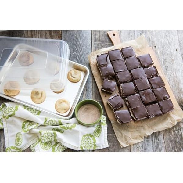 Découvrez l'analyse complète des moules Nordic Ware Naturals. Performance, durabilité et astuces pour réussir vos plats maison sans effort.