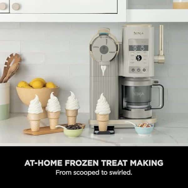 Plongez dans notre test complet de la Ninja Creami NC701UKSTGD. Une machine à crème glacée polyvalente qui révolutionne vos desserts maison avec simplicité et efficacité.