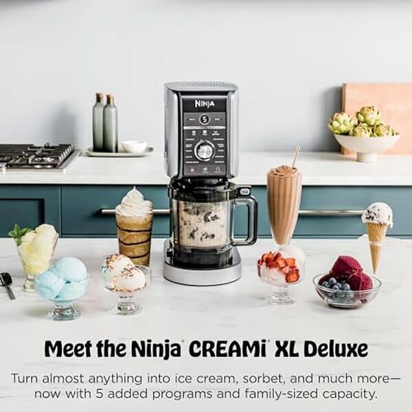 Découvrez notre test détaillé de la machine à crème glacée Ninja NC501 CREAMi deluxe, une solution 11 en 1 pour préparer des desserts glacés facilement.