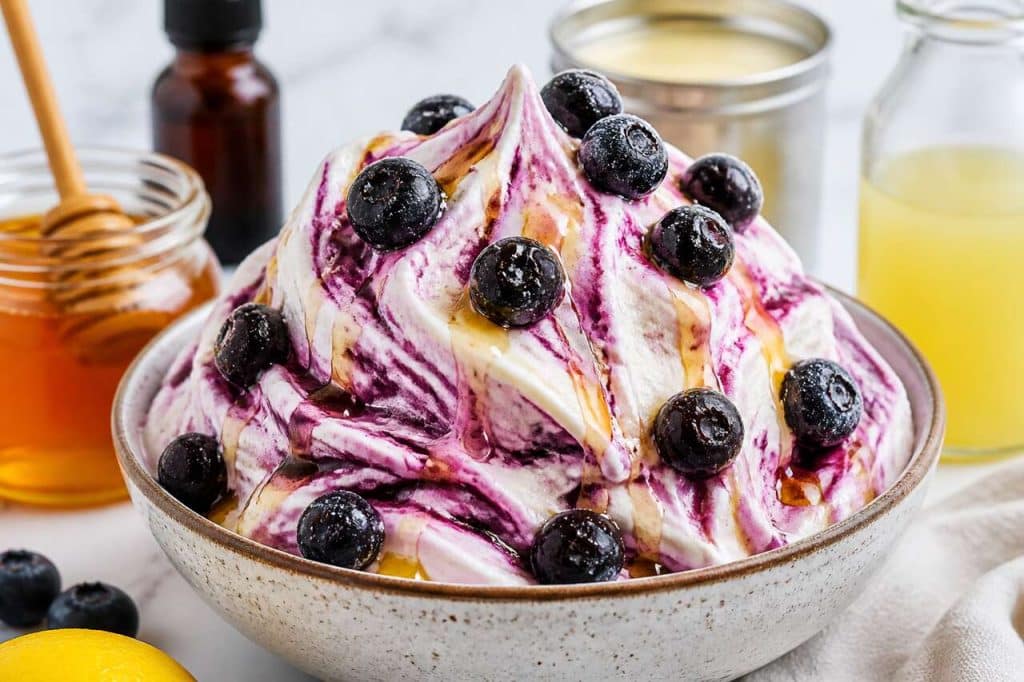 Recette de yaourt glacé aux myrtilles : fraîcheur et gourmandise